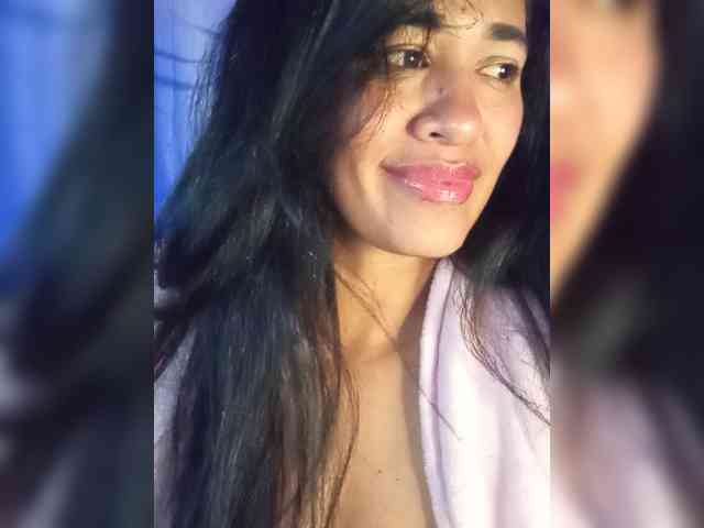 Letty33 webcam