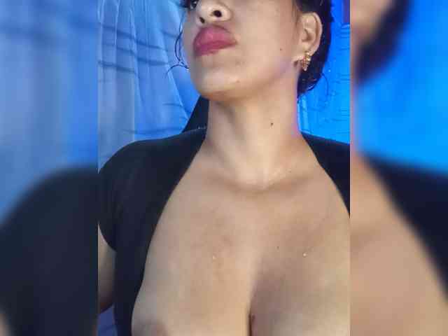 Letty33 webcam