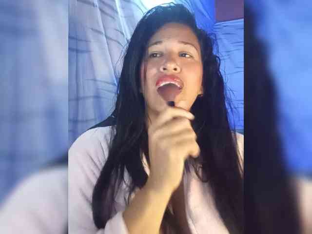 Letty33 webcam