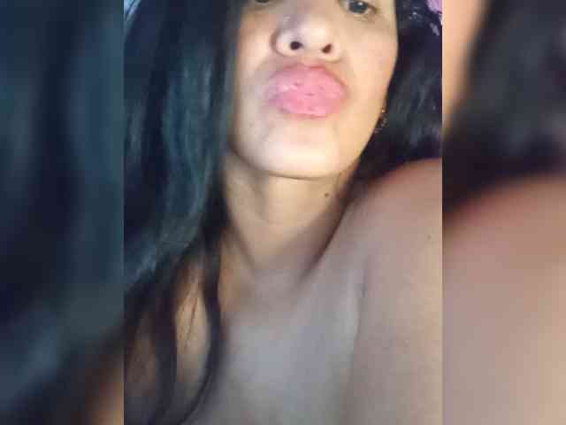 Letty33 webcam