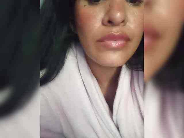 Letty33 webcam