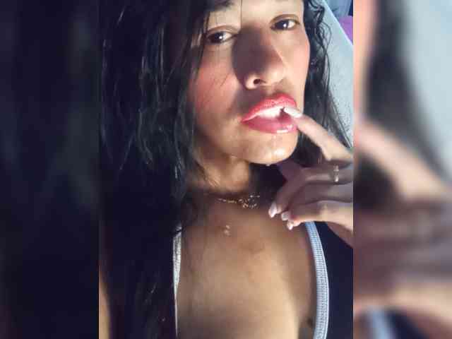 Letty33 webcam