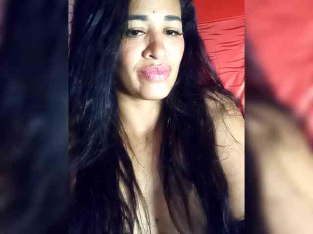 Letty33 webcam