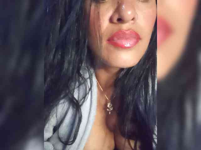 Letty33 webcam