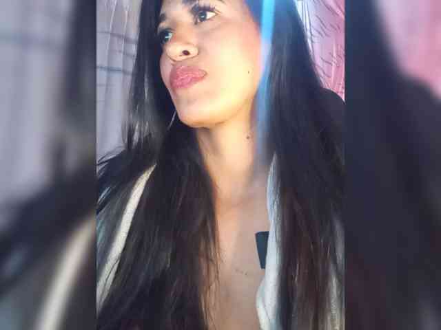 Letty33 webcam