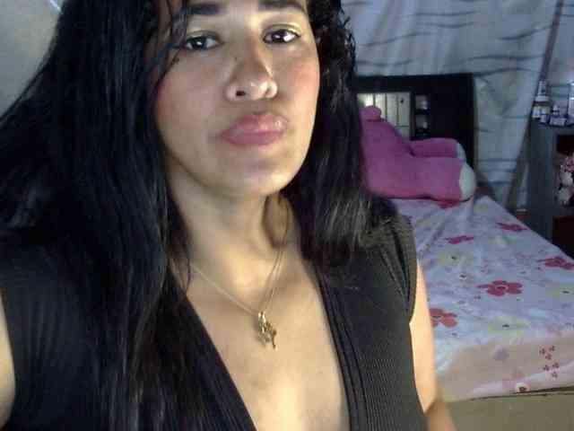 Letty33 webcam