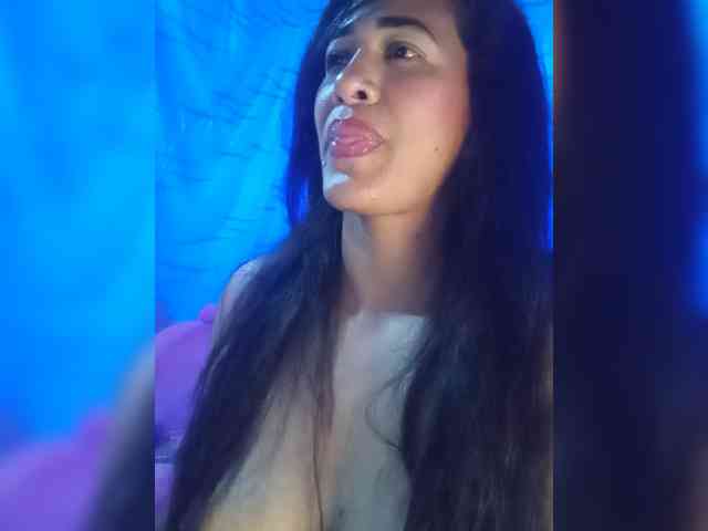 Letty33 webcam