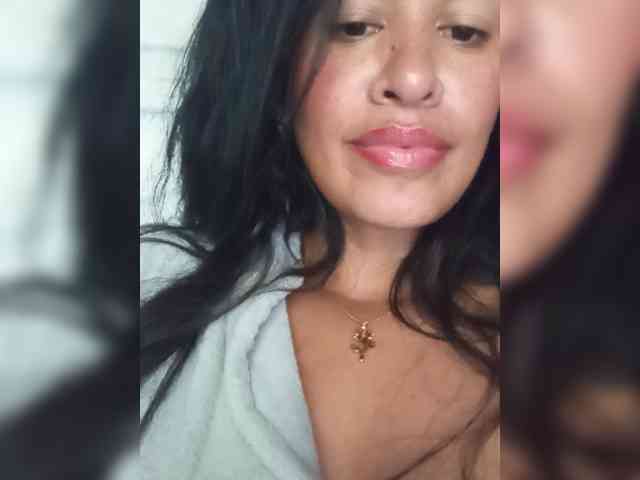 Letty33 webcam