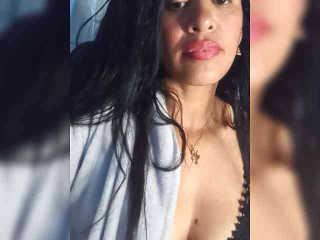 Letty33 webcam