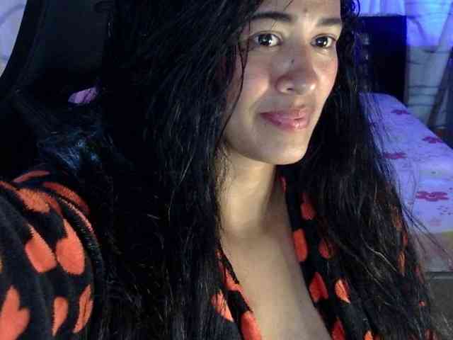 Letty33 webcam