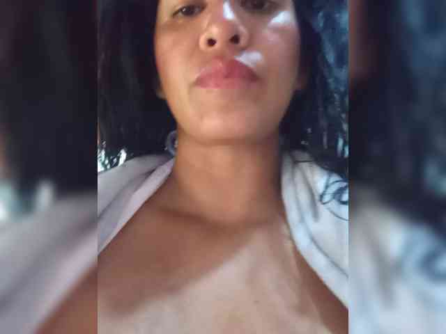 Letty33 webcam