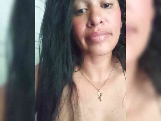 Letty33 webcam