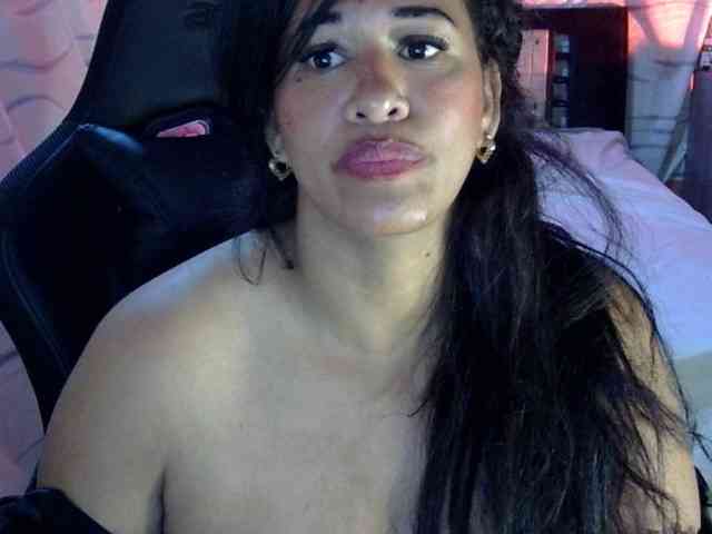 Letty33 webcam