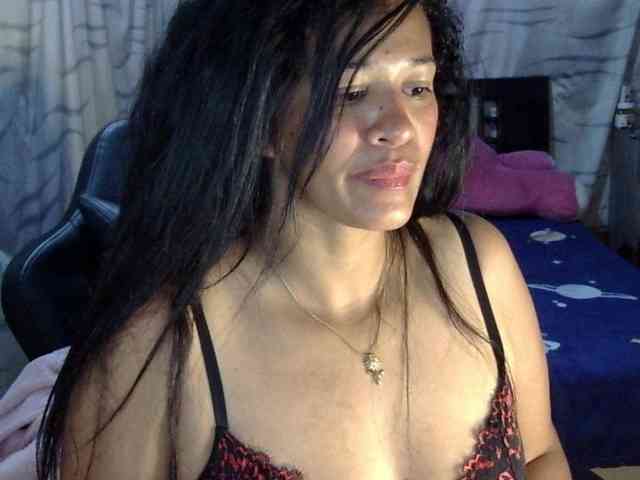 Letty33 webcam