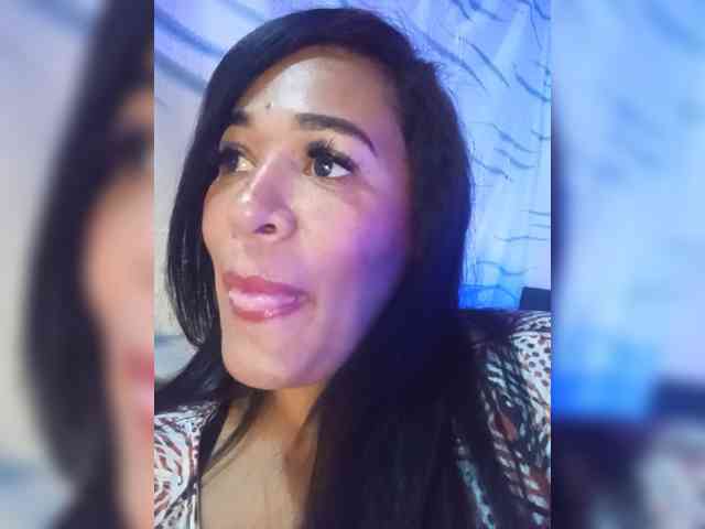 Letty33 webcam