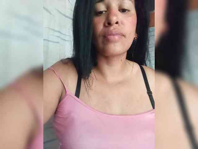 Letty33 webcam