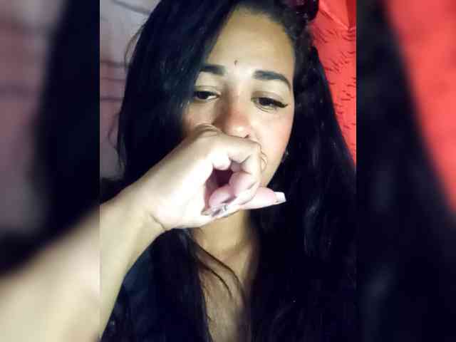 Letty33 webcam