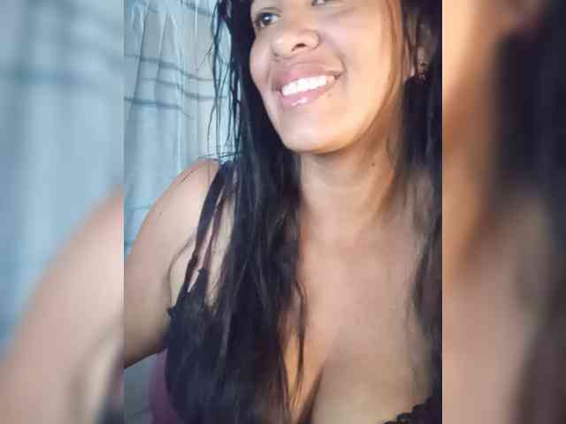 Letty33 webcam