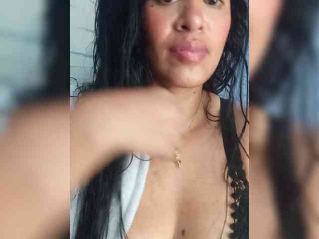Letty33 webcam
