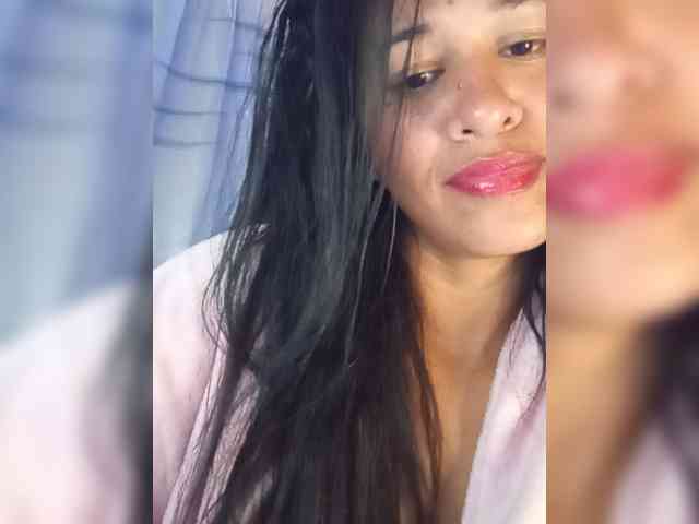 Letty33 webcam