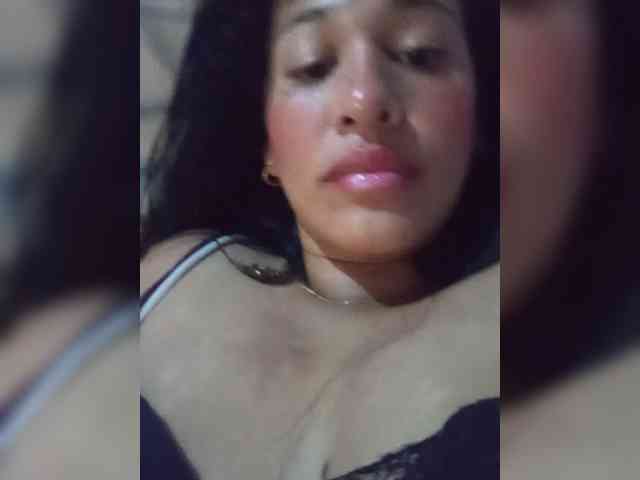 Letty33 webcam