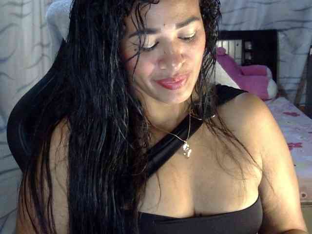 Letty33 webcam