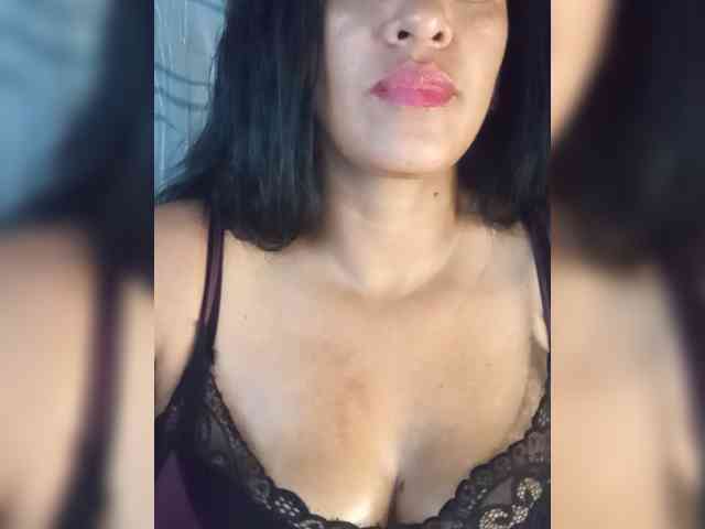 Letty33 webcam