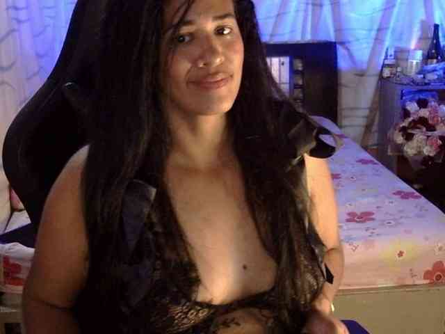 Letty33 webcam