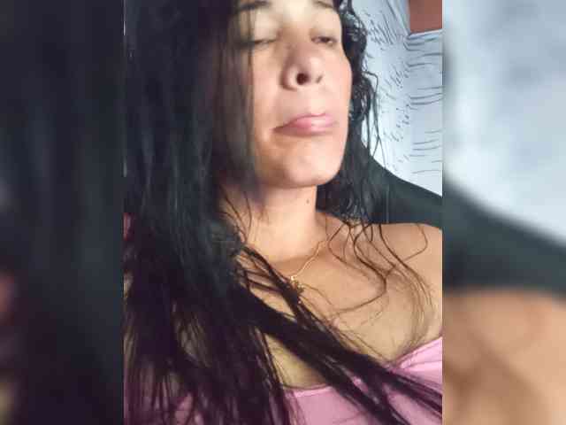 Letty33 webcam