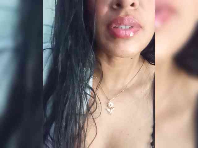 Letty33 webcam