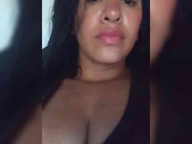 Letty33 webcam