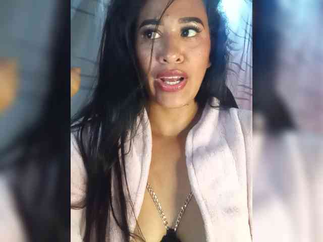 Letty33 webcam