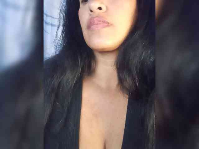 Letty33 webcam