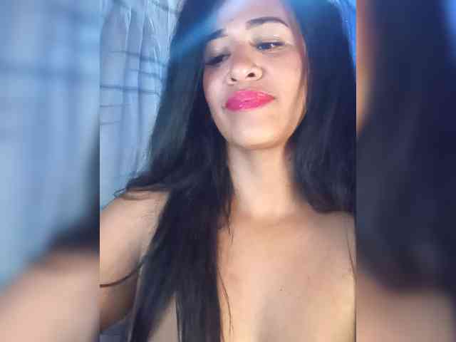 Letty33 webcam