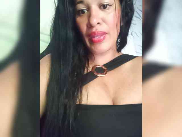 Letty33 webcam