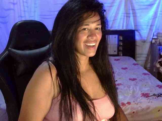 Letty33 webcam