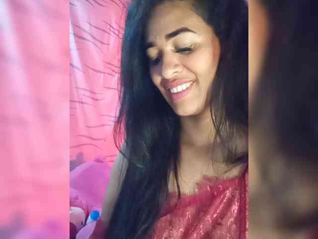 Letty33 webcam