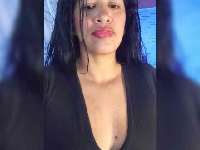 Letty33 webcam
