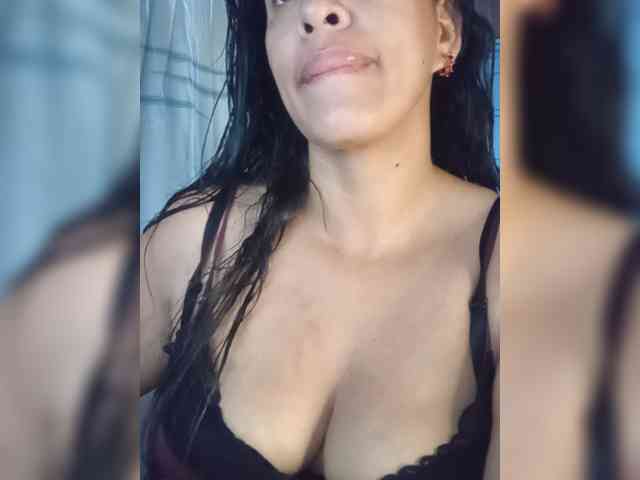 Letty33 webcam