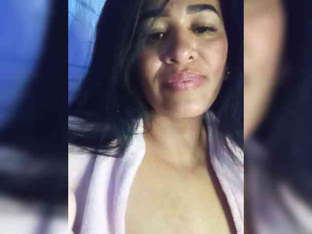 Letty33 webcam