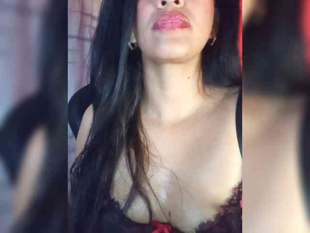 Letty33 webcam