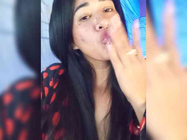 Letty33 webcam