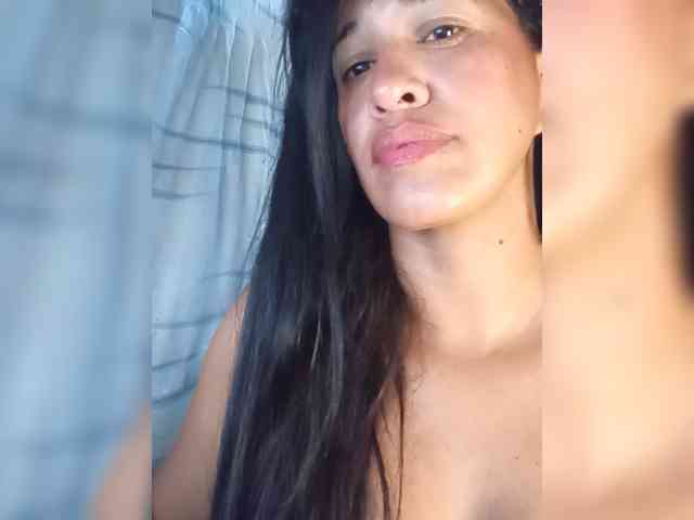 Letty33 webcam