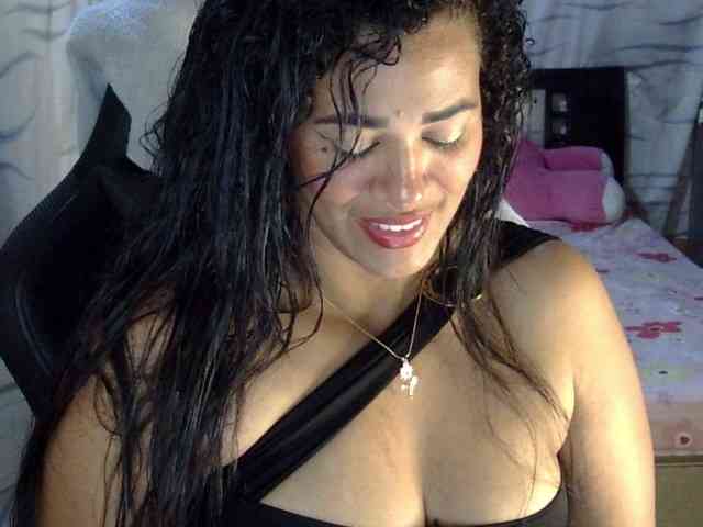 Letty33 webcam