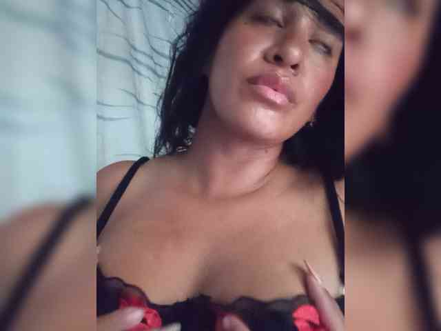 Letty33 webcam