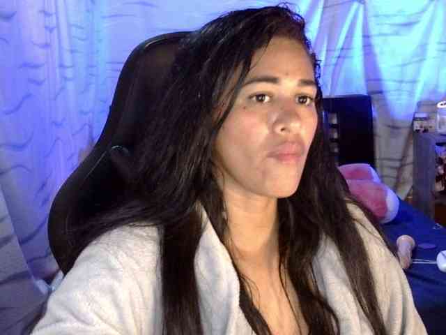 Letty33 webcam