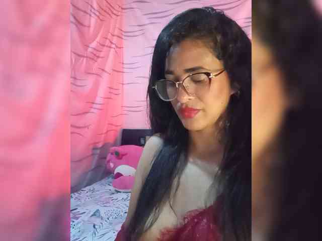 Letty33 webcam