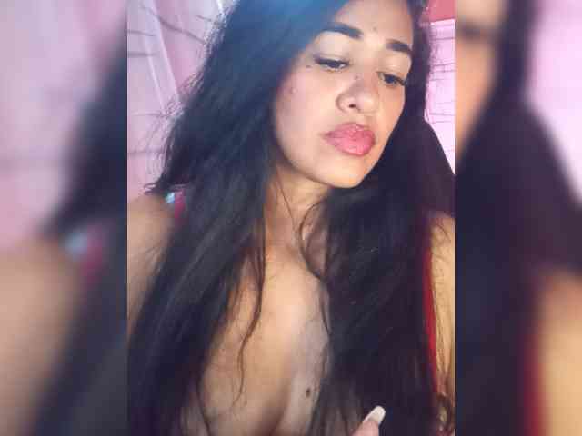 Letty33 webcam