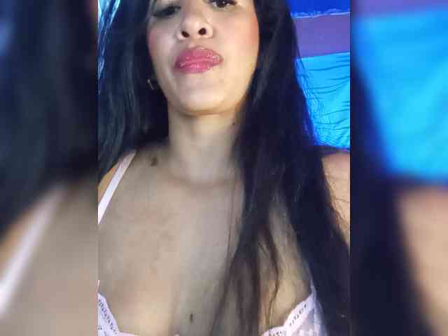 Letty33 webcam