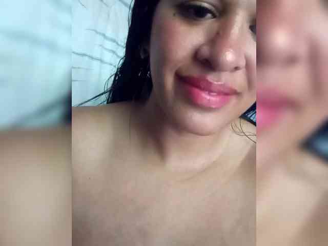 Letty33 webcam